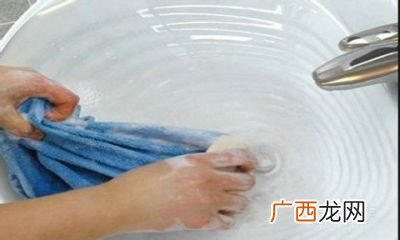 皮衣服发霉了怎么清理,皮衣和冲锋衣发霉了怎么处理？