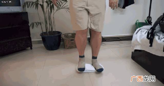 拧干和脱水哪个对衣服伤害小,卫衣怎么快速晾干？