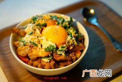 丼饭中的“丼”念jing还是dong？