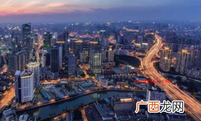 未来可期上一句是什么？