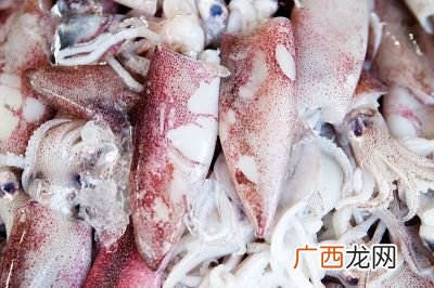 冷冻的大鱿鱼片怎么做好吃,冷冻鱿鱼的家常做法简单又好吃?