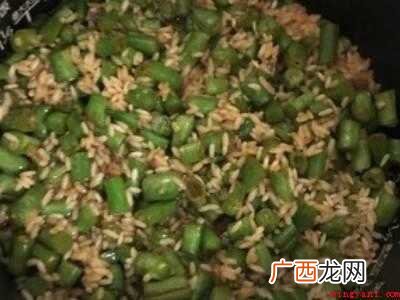 豆角饭用电饭锅怎么做