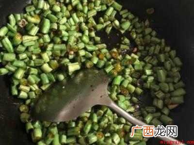 豆角饭用电饭锅怎么做