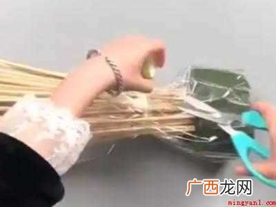 花束棒糖怎么包装的具体操作步骤 花束棒棒糖怎么包装