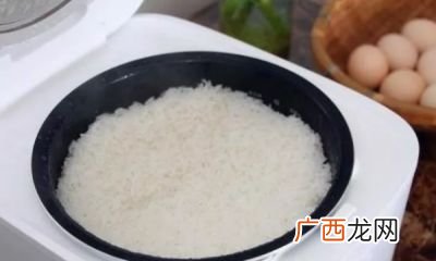 电饭锅蒸米饭多长时间,电饭煲煮米饭多长时间煮好？