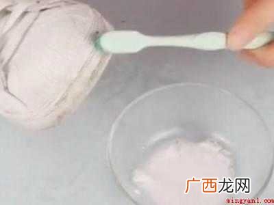 鞋子上的污渍洗不掉怎么办