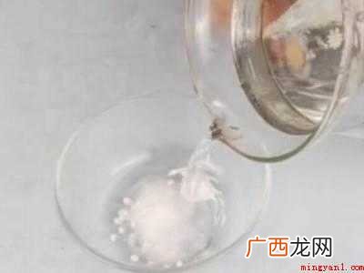 鞋子上的污渍洗不掉怎么办