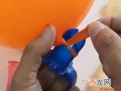 绑气球的工具怎么使用