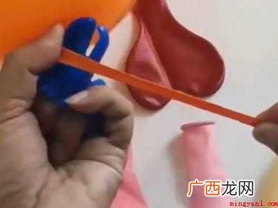 绑气球的工具怎么使用