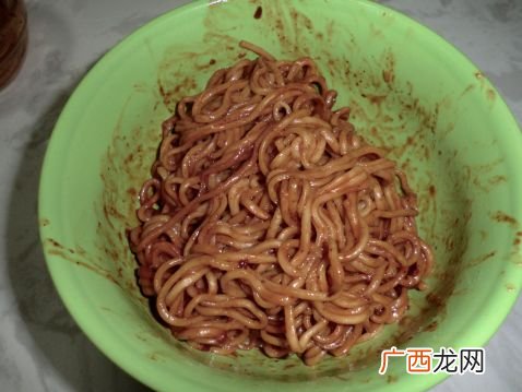 干拌面的酱汁怎么调,干拌面调料汁最详细配方？