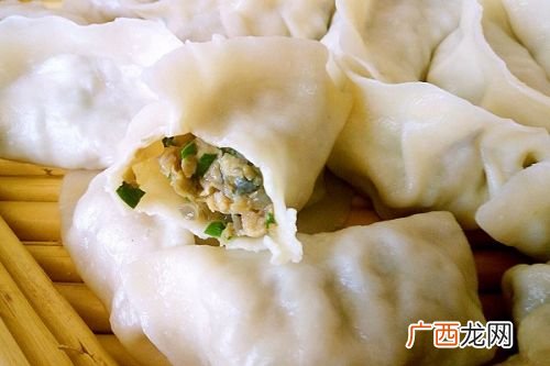 素茄子饺子馅怎么调好吃,茄子鸡蛋素馅饺子做法？