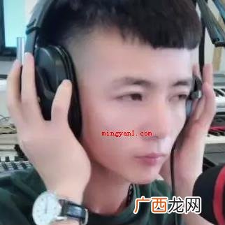 抖音《孤芳自赏》原唱是谁？