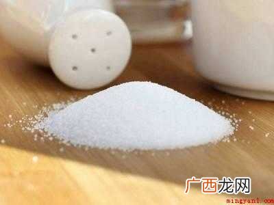 衣服混洗染色了怎么洗掉