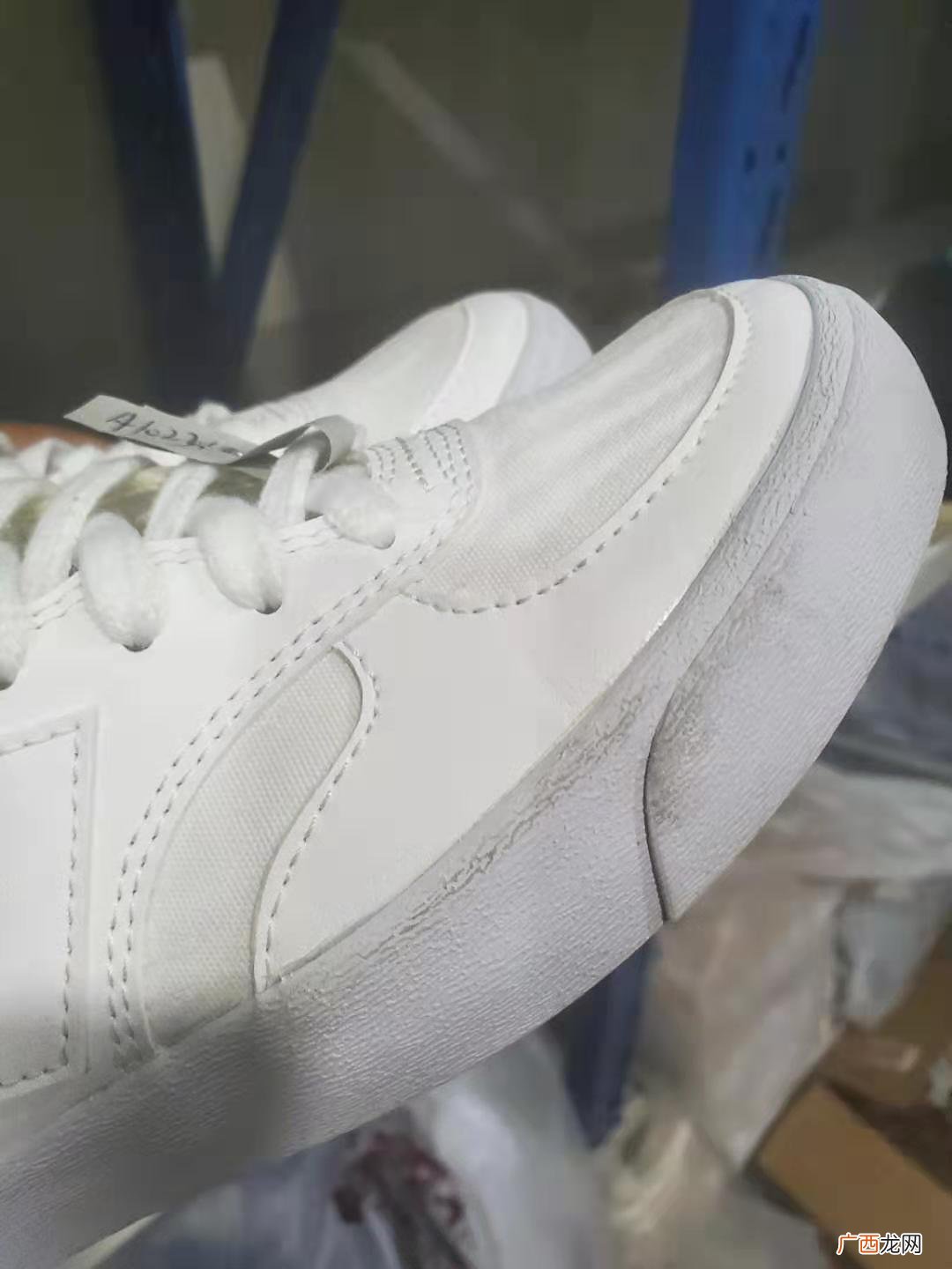 白鞋发黄刷不干净用什么东西 刷小白鞋用什么刷的干净