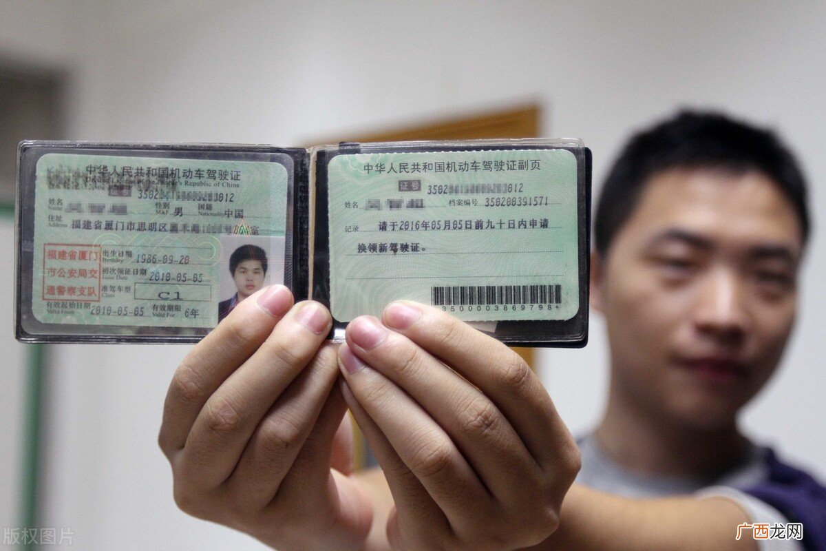 不同类型证件照的要求都有什么 免冠彩照是什么照片