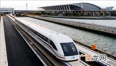 高铁是磁悬浮列车吗,磁悬浮列车的票价比高铁票贵多少?