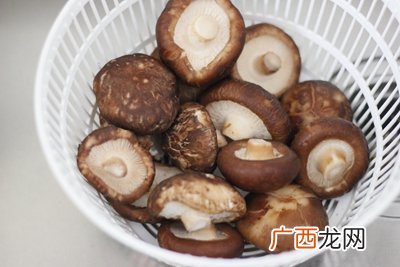 新鲜香菇怎么洗才干净,怎么泡发香菇更干净?