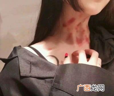 喜欢吻你脖子说明什么 一个男生吻你的脖子代表什么意思