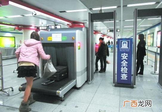 地铁带酒可以过安检吗,坐地铁不能带什么东西过安检?