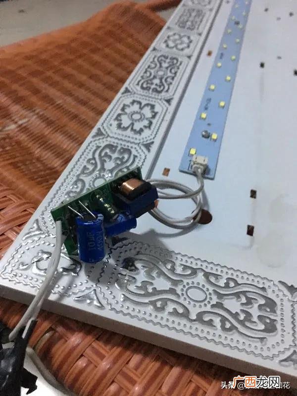 客厅吸顶灯的维修方法 家里的LED吸顶灯坏了怎么修
