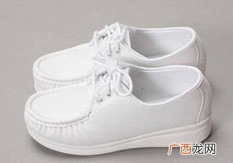 白色皮鞋如何清洁,不沾水的白绒鞋子怎么变干净？
