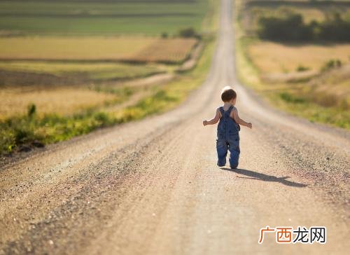 两公里步行多久时间,2.5公里要走多久？