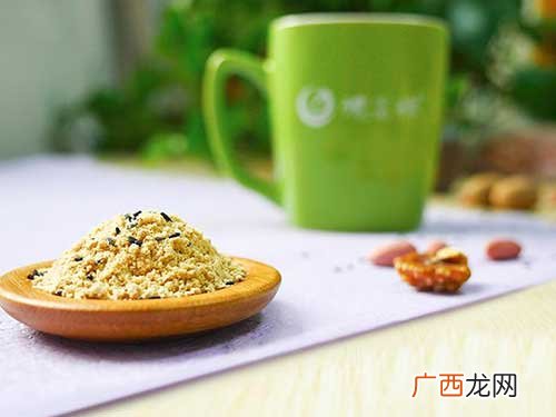 杏仁油的功效与作用,请问冬天抹椰子油杏仁油真的能够神奇护发吗？