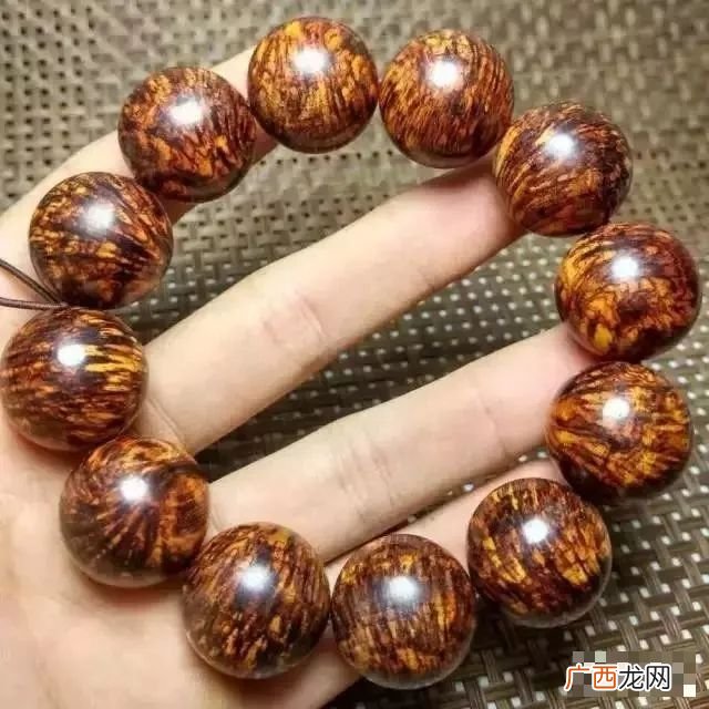 海黄是什么东西,黄花梨的荧光效果？