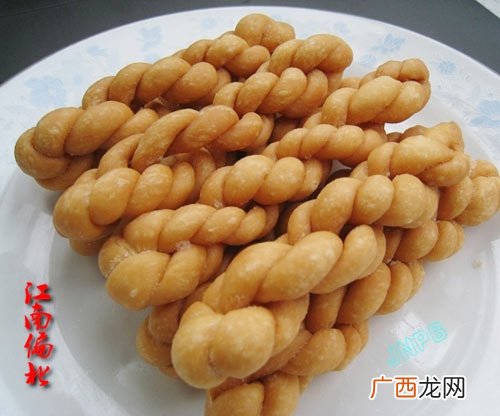 麻花做法,小秋炸麻花的家常做法？