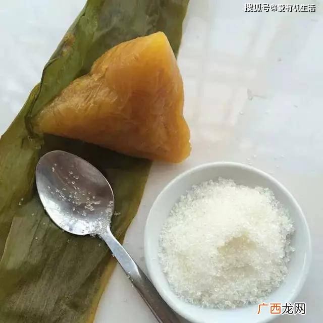 灰水粽的灰水是怎么做,包灰水粽水怎么洗掉？
