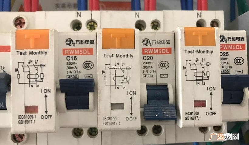 漏电开关跳闸电工处理方法 漏电保护器跳闸原因及解决方法