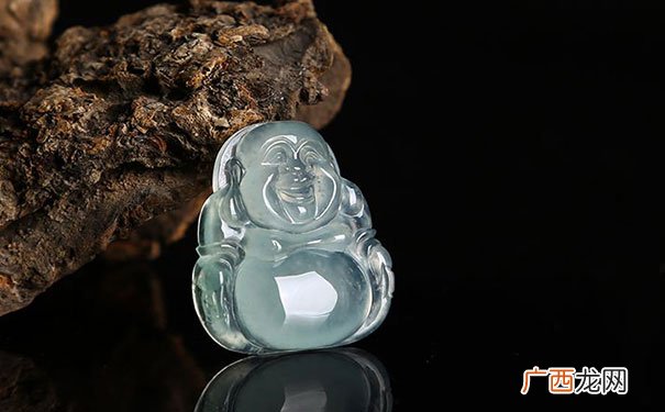 附女戴佛的禁忌 女性长期戴佛像的好处