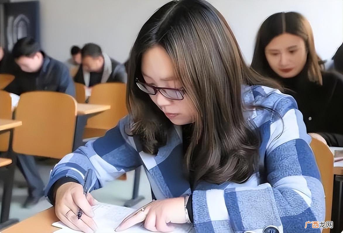 除了招考还有多种途径可进入 公务员怎么报考