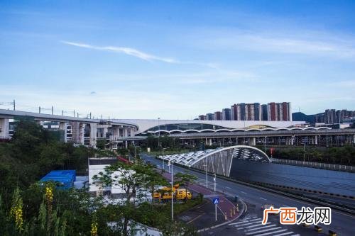 深圳北属于深圳哪个区,请问深圳站和深圳北站是一个站吗?