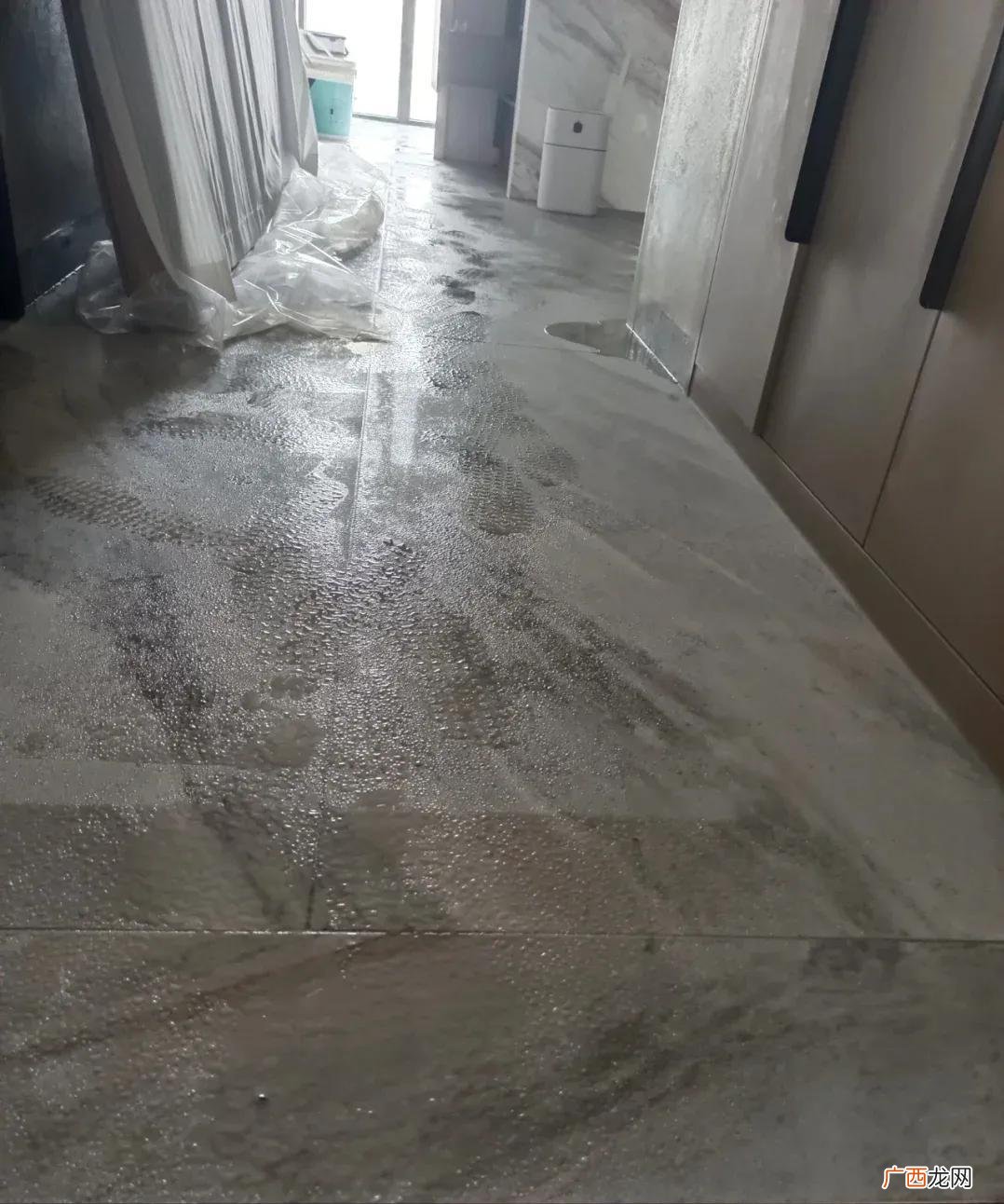 造成屋里潮湿的原因有哪些 家里潮湿的房间怎么变干燥