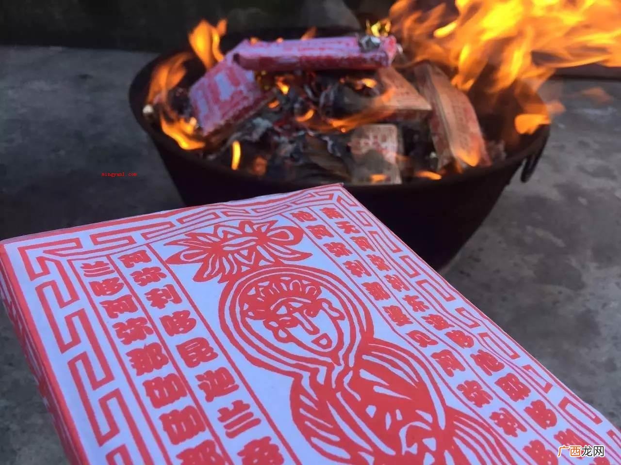 七月半烧纸正规写法是怎样的？
