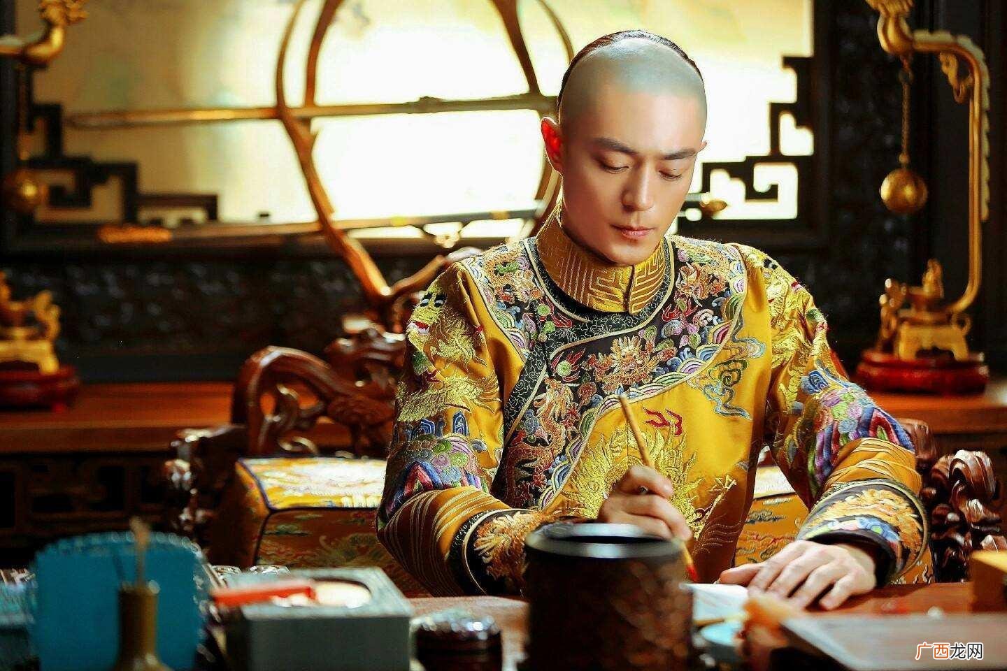 乾隆是中国历史上最伟大君主吗 乾隆皇帝是哪个朝代的