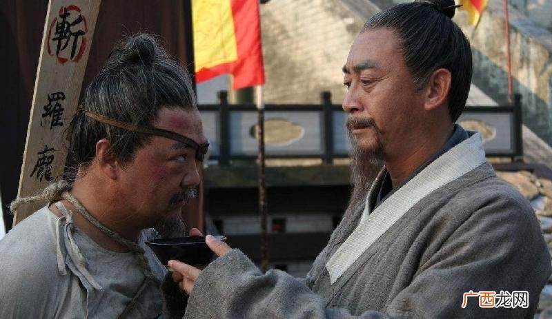 如何评价大贪官严嵩和徐阶 历史上徐阶和严嵩哪个更贪