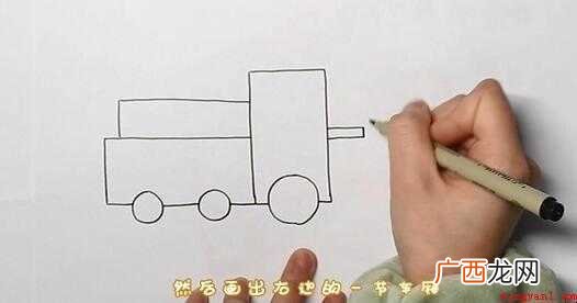 火车简笔画怎么画 简单的车头就画出来 火车简笔画怎么画