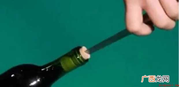 没有开瓶器如何开红酒