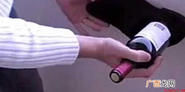 没有开瓶器如何开红酒