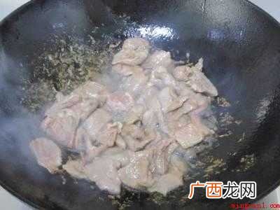 小蘑菇怎么炒着好吃共有5步 小蘑菇怎么炒着好吃