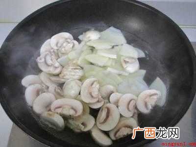 小蘑菇怎么炒着好吃共有5步 小蘑菇怎么炒着好吃