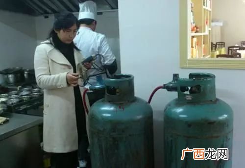 液化气怎么开火,先开火还是先开煤气？