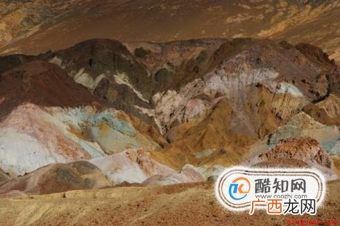 大地色系单品搭配 大地色是什么颜色(大地色的服饰有哪些搭配技巧)