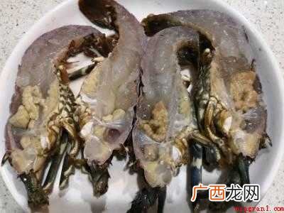 小青龙的做法共有4步,可做清蒸青龙、青龙鲍鱼焖鸡、蒜蓉蒸小青