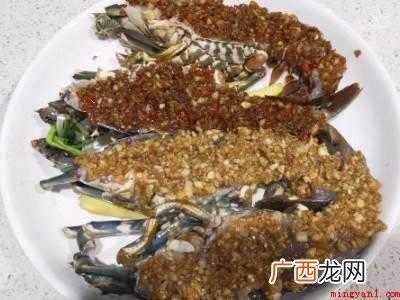 小青龙的做法共有4步,可做清蒸青龙、青龙鲍鱼焖鸡、蒜蓉蒸小青