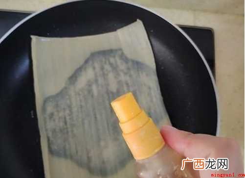 如何在家里面自制烤冷面 烤冷面怎样做