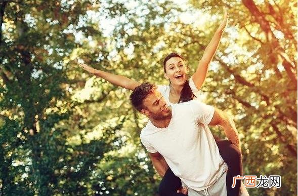 男人打算追你的种种迹象表现 男人想追你的前兆有哪些