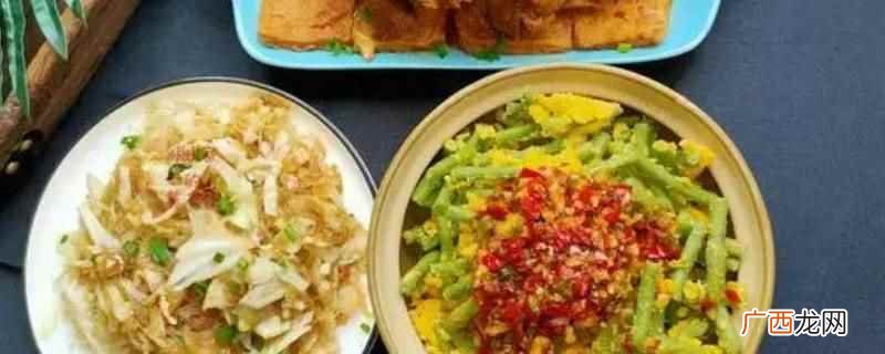 天热开车回来吃香辣凉拌魔芋、酸辣黑凉粉、爽口萝卜秧、香菇烧豆 天热开车回来吃什么饭